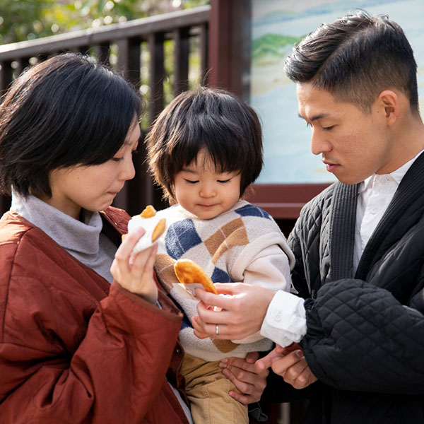 Công dân Mỹ nộp đơn bảo lãnh con cho USCIS