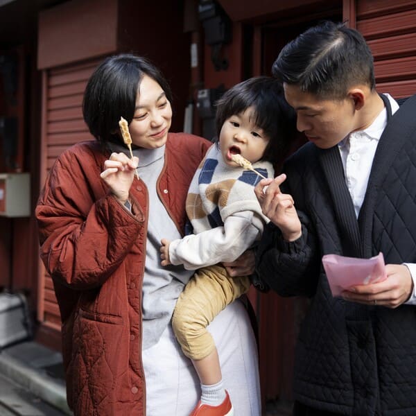 Công dân Mỹ có thể bảo lãnh con dưới 21 tuổi