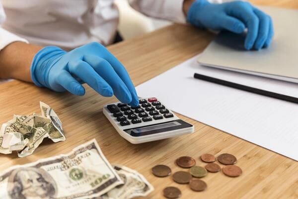 Chi phí khám sức khỏe được tính theo độ tuổi và tình trạng y tế