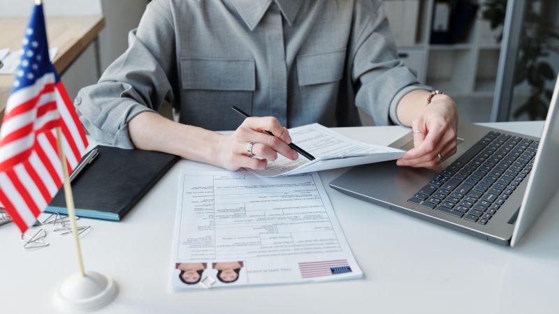 Những mẫu đơn và giấy tờ cần chuẩn bị cho diện bảo lãnh anh chị em đi Mỹ - First Consulting Group