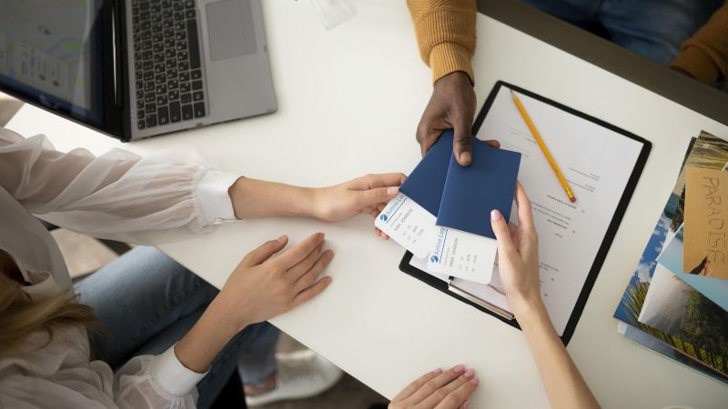 Nộp hồ sơ xin visa đi Mỹ thăm thân nhân với hộ chiếu và giấy tờ cần thiết – First Consulting Group