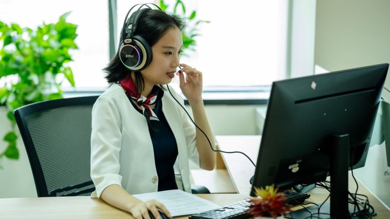 Liên hệ với các luật sư của First Consulting Group để được hỗ trợ điền đơn DS-260