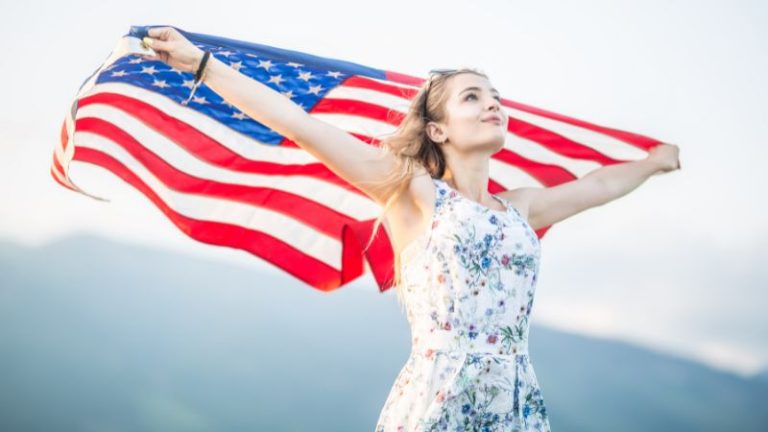 Văn hóa Mỹ khác Việt Nam như thế nào? 7 khác biệt quan trọng cần biết