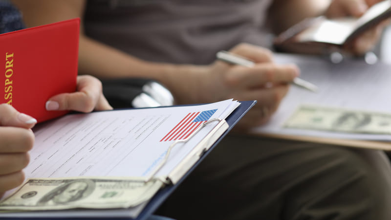 Chuẩn bị hồ sơ sớm giúp tránh rủi ro thiếu giấy tờ.