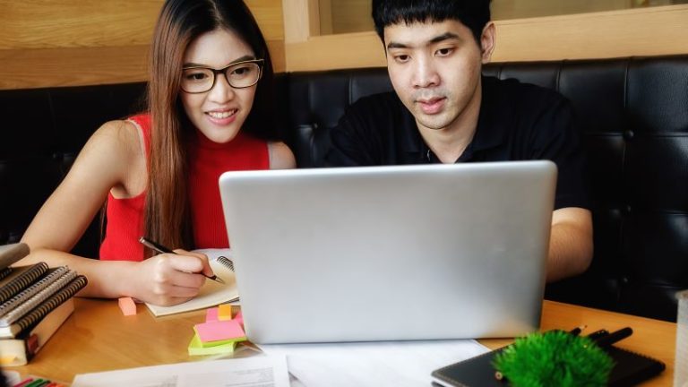 Xin việc online tại Mỹ là gì? Cơ hội, điều kiện và rủi ro – First Consulting Group